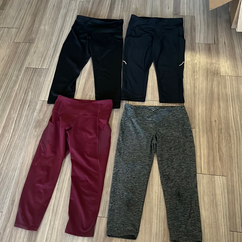 4 Medium work out leggings for the price of one